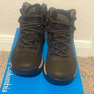 Columbia Womens Newton Ridge Plus Hiking Boot Size 7W